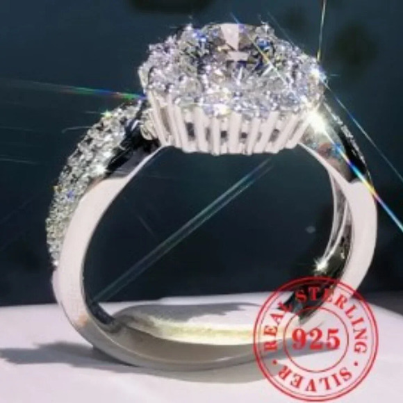 Luxury 925 Sterling Silver Paved Shiny Zirconia Ring Women size 9 - Picture 3 of 5